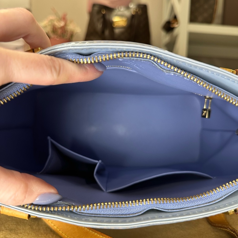 Louis Vuitton Periwinkle Monogram Vernis Houston - Picture 12 of 16